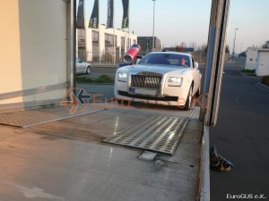 Fahrzeugüberführung, geschlossener Autotransporter