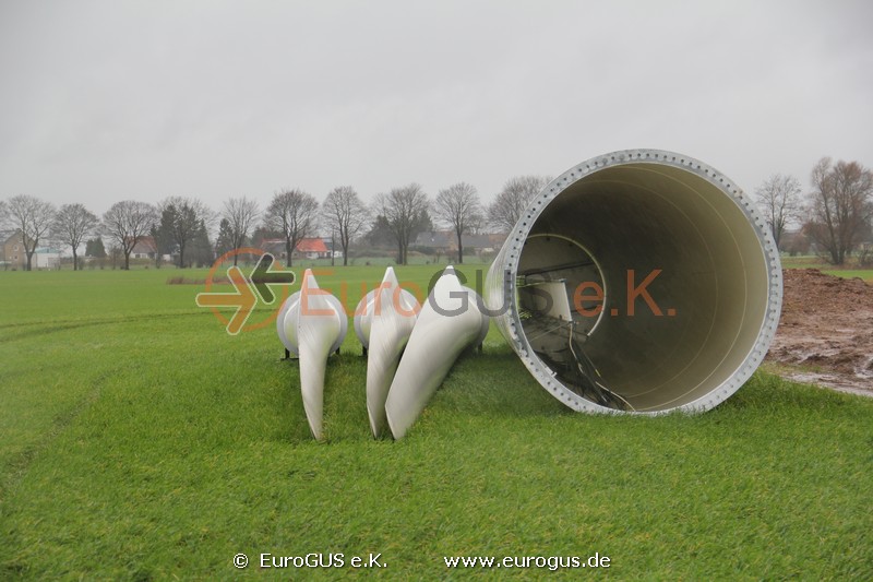 Heavy and oversized transport of a wind turbine Vestas Heavy and oversized transport of a wind turbine Vestas