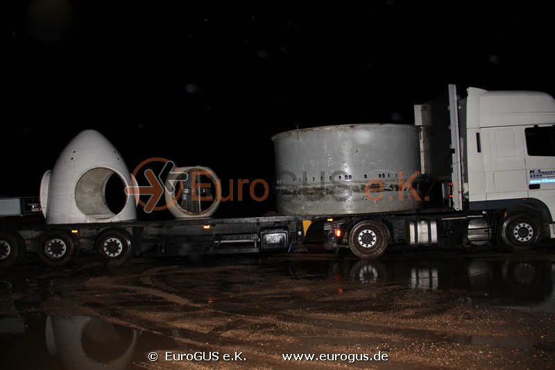 Heavy and oversized transport of a wind turbine Vesta Heavy and oversized transport of a wind turbine Vesta